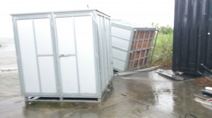 台風の影響で。