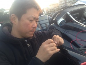 険しい顔して頑張ってます！！