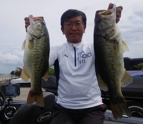 穴の空いたバスは釣りたくない？！